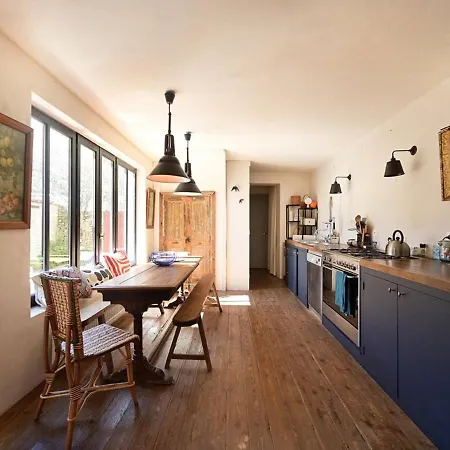 Casa de Férias Maison Ancienne Avec Charme, Cour Pavee Et Ombragee, Auvent, 3 Chambres, Au Coeur D'ars-en-re - Fr-1-434-106 *