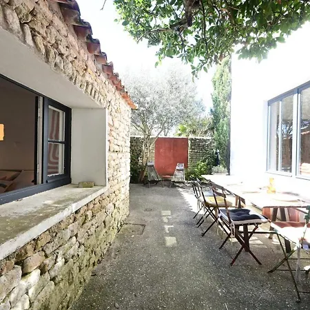 Maison Ancienne Avec Charme, Cour Pavee Et Ombragee, Auvent, 3 Chambres, Au Coeur D'ars-en-re - Fr-1-434-106