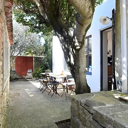 Casa de Férias Maison Ancienne Avec Charme, Cour Pavee Et Ombragee, Auvent, 3 Chambres, Au Coeur D'ars-en-re - Fr-1-434-106 Ars-en-Ré